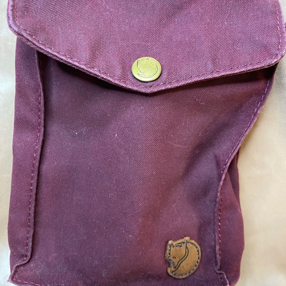 Fjallraven G-1000 Pocket Crossbody Shoulder Travel Bag in Plum - Picture 2 of 5